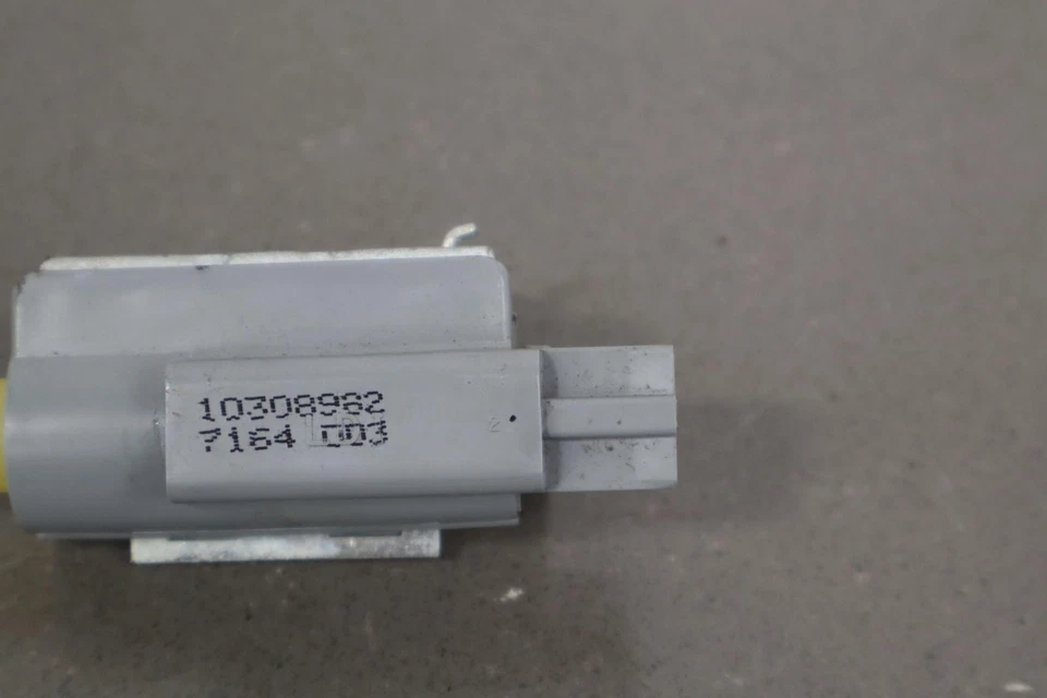 Cadillac XLR 2006-2009 Power gasolina combustible puerta popper con cable de liberación manual Foto 4 de 4