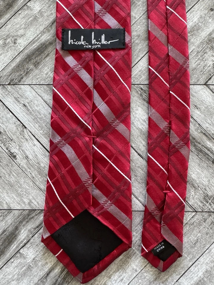 Corbata para hombre NICOLE MILLER 100 % seda de diseñador roja gris a rayas oficina usada en excelente estado Foto 4 de 4
