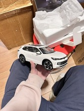 1:18 Scale 2025~2026 Volkswagen Tiguan Pro White Diecast Model Car