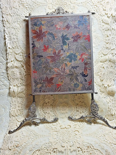 UNUSUAL ANTIQUE VICTORIAN TRI FOLD TRIPTYCH VANITY MIRROR AUTUMN ORNATE FEET!