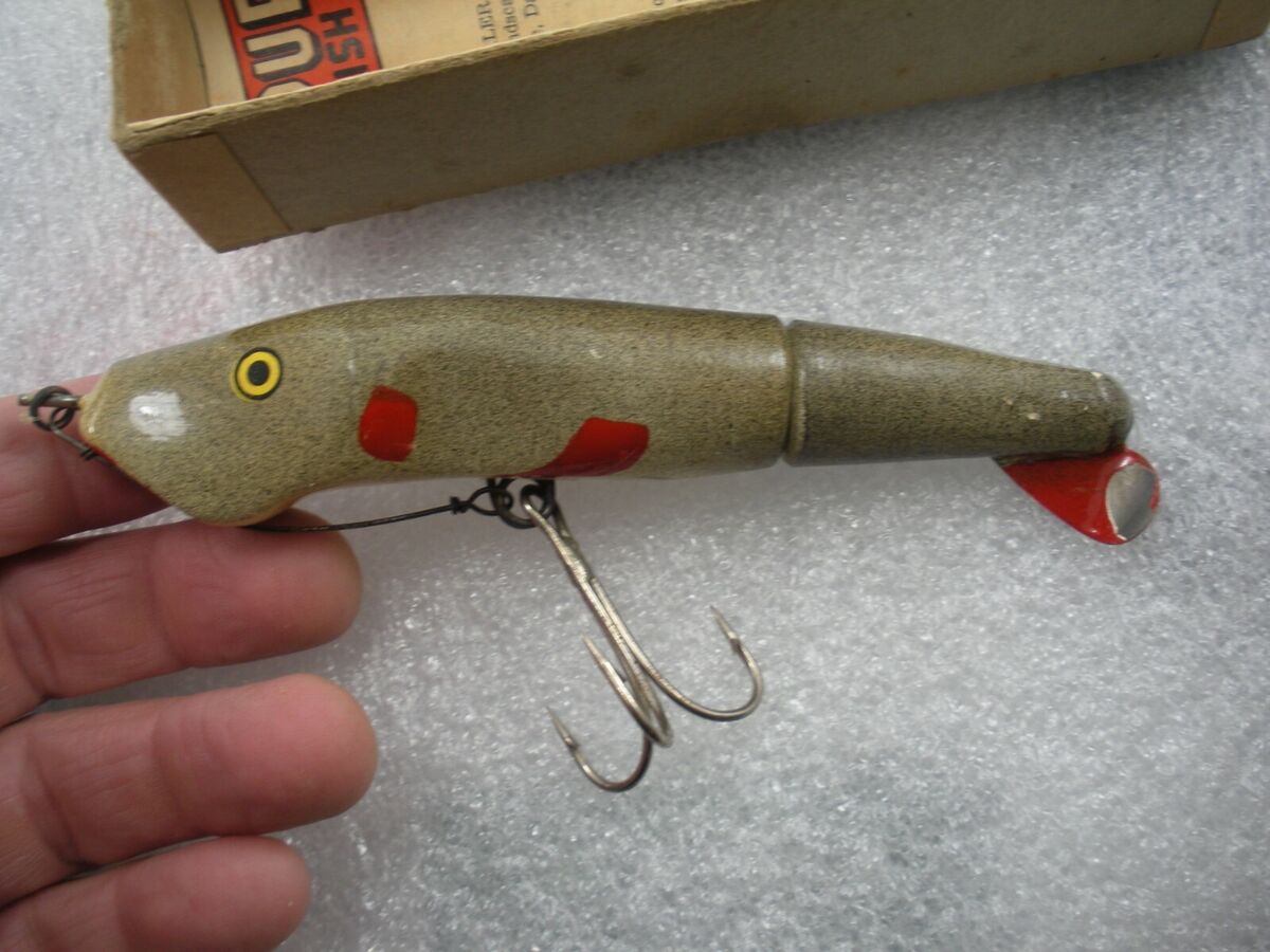 D2 LITTLE MUD PUPPY VINTAGE FISHING LURE C.C. ROBERTS D2 LITTLE MUD PUPPY VINTAGE FISHING LURE C.C. ROBERTS