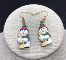 Vintage Christmas Holiday Costume Resin Snowman Drop Earrings B719