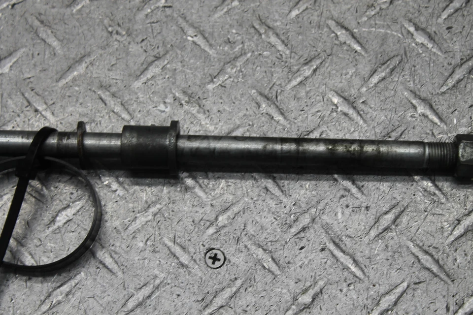 Suzuki TS100 1980 llanta delantera eje pivote perno 54711-16504 Foto 3 de 4