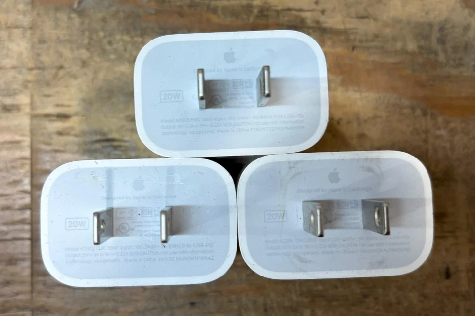 Лот из 3 подлинных адаптеров питания Apple A2305 MHJA3AM/A 20 Вт USB-C белый. - Изображение 4 из 4