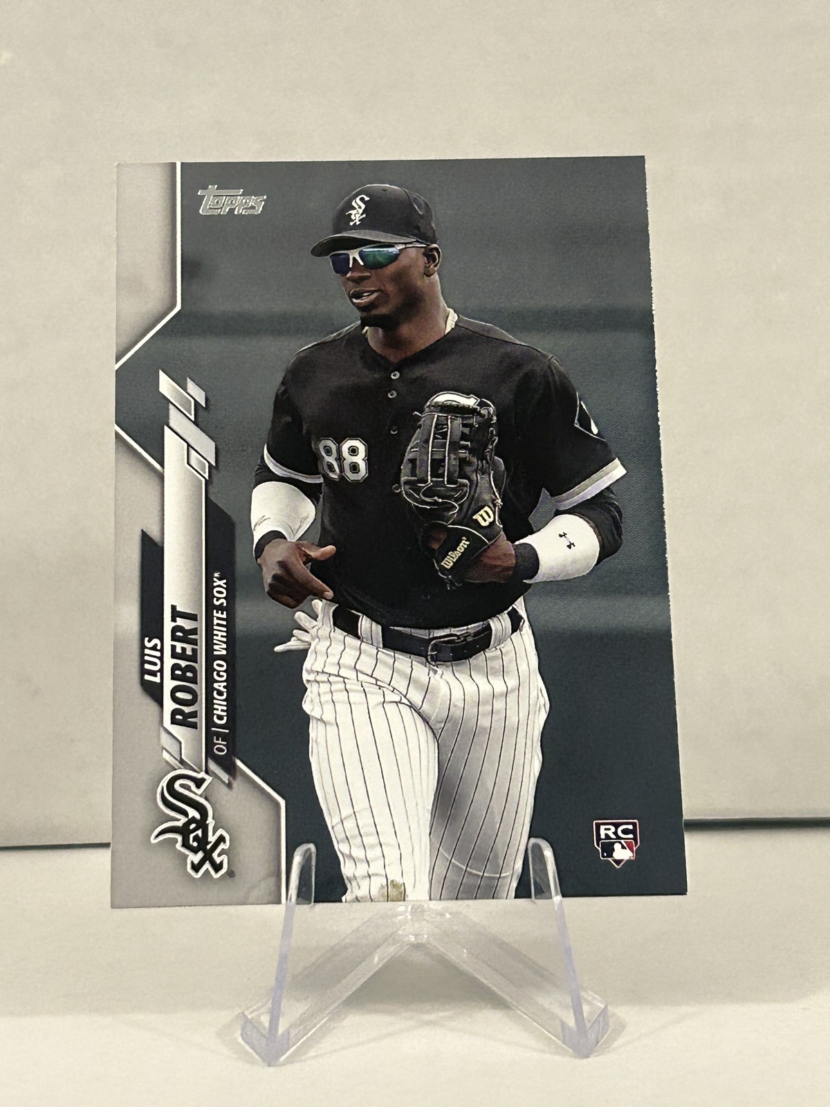 2020 Topps #392 Luis Robert Factory Set Bonus: Rookie Image Variation