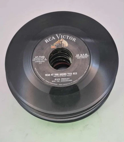 Elvis Presley  LOT OF 38 - 45 RPM'S (B233)