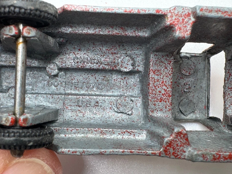 Brinquedo Tootsie caminhão combustível brinquedo tanque de água vermelho fundido Chicago EUA vintage - Imagem 4 de 4