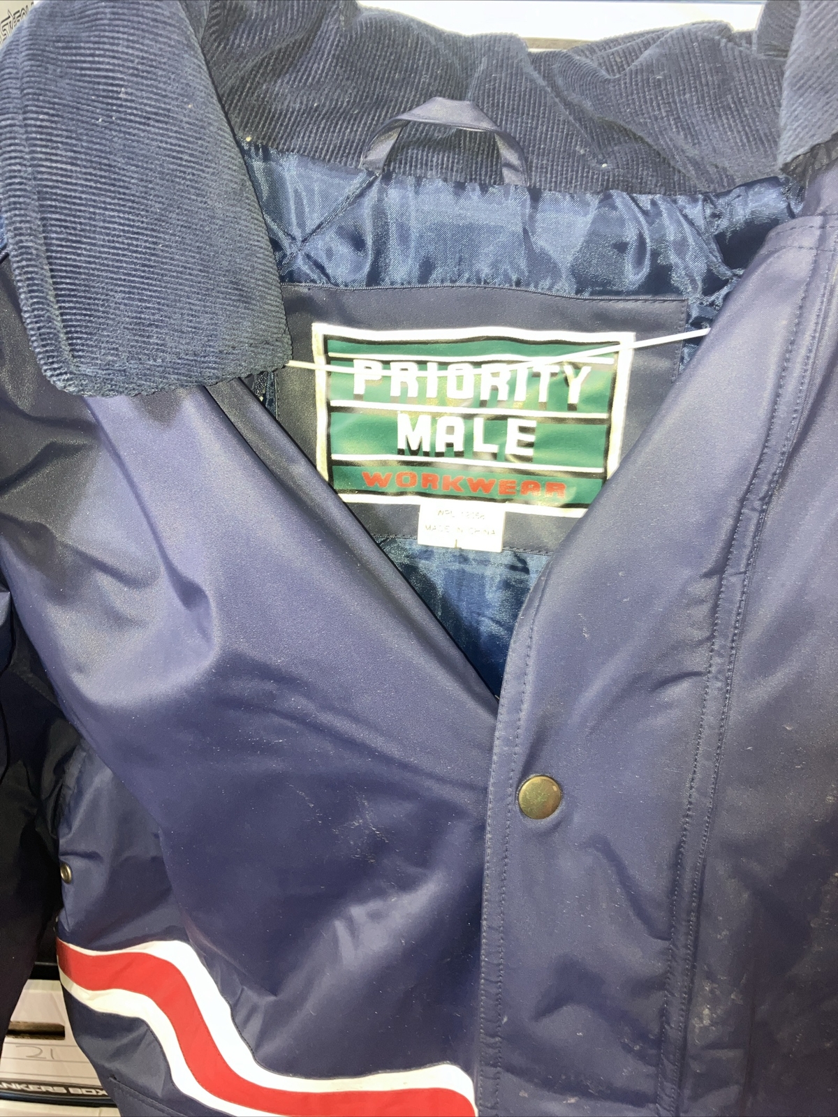 Priority Male Nylon- Lined, Jacket Size Large Qui… - image 2