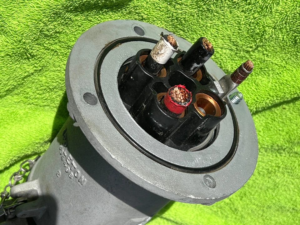 Appleton AR20044RS 200A *4W * 600V * 4P Powertite Receptacle #304688 * Telecom* - Image 3 of 4