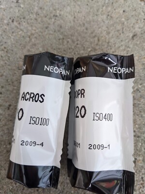 2x films Fujfilm Neopan 100 & 400 Iso Acros Film - Black And white 120 film