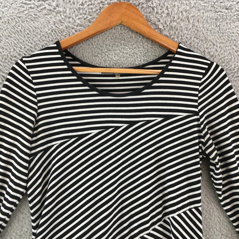 Camiseta Essentials By Milano Assimétrica a Rayas para Mujer Pequeña Negra Blanca Informal Foto 2 de 4