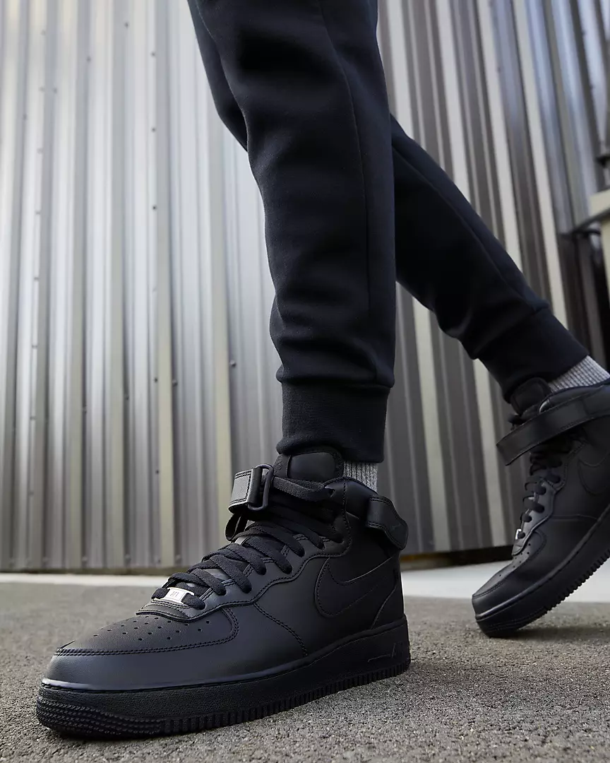 Nike Air Force 1 '07 Triple Black