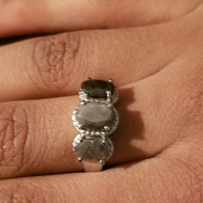 3.70 ctw Natural Silver Sapphire Oval 3-Stone Ring 316 L Stainless Steel Size 8 Foto 4 de 4