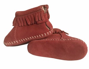 red minnetonka boots