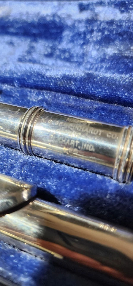 Flauta de plata de ley Communhardt M2S con estuche y palo de hisopo Foto 2 de 4