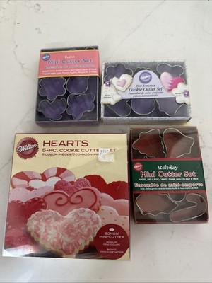 4 Sets Of Wilton Metal Cookie Cutters.