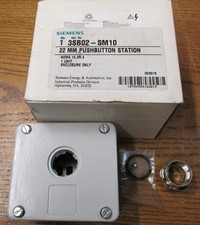 NEW NOS Siemens 3SB02-SM10 22mm Pushbutton Station Enclosure NEMA 12,3R,4