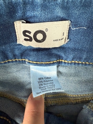 SO Girls Jeans Distressed Snap Front, skinny good condition medium wash size 8 - Picture 4 of 6
