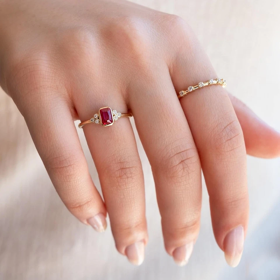 Anillo de compromiso de diamantes y rubíes creados en laboratorio de oro macizo de 14k para mujer dama Foto 2 de 4
