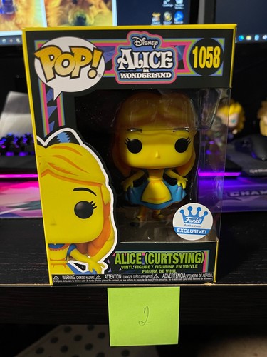 Funko POP! Alice In Wonderland Alice Curtsying Black Light Funko Exclusive #1058 - 第 8/26 張圖片