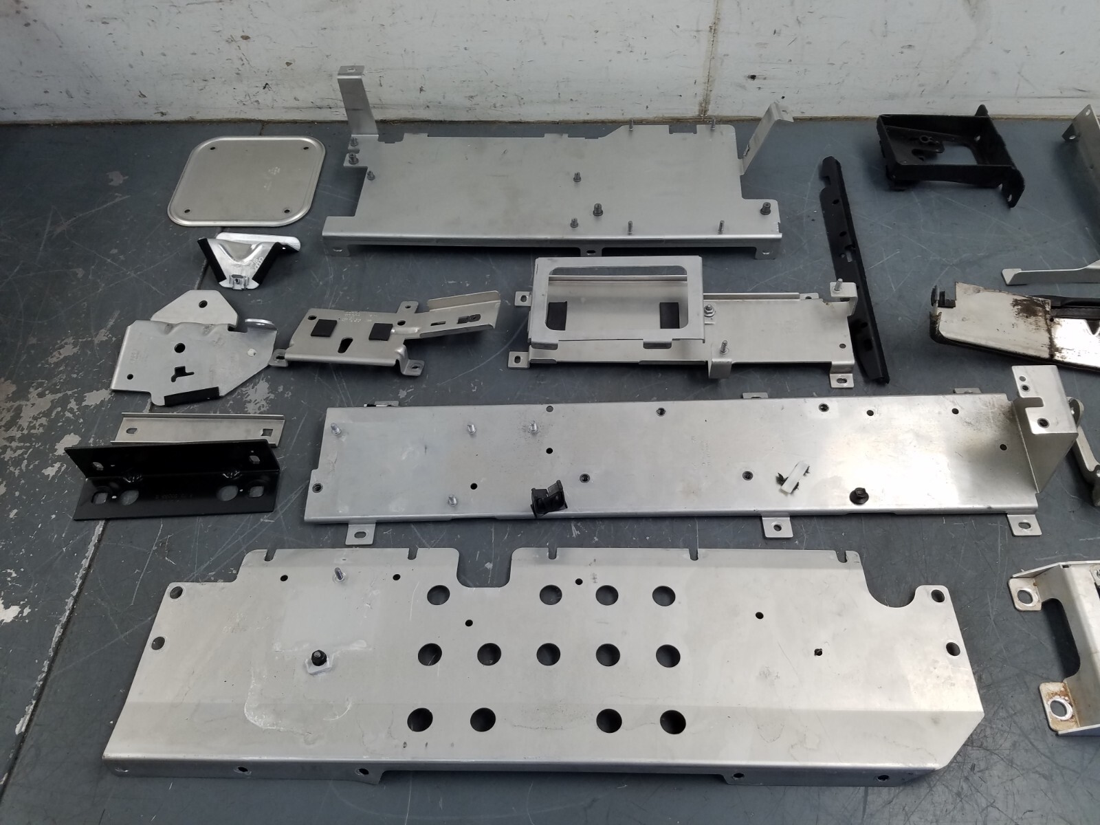 2011 Audi R8 Spyder V10 Assorted Metal Brackets  #0472 J7
