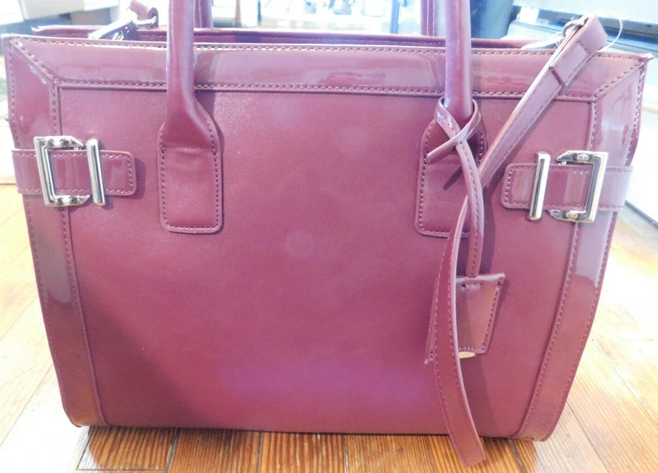 Nine West 勃艮第专利装饰斜挎包手提包挎包 2 段优雅设计 — 第 2/4 张图片