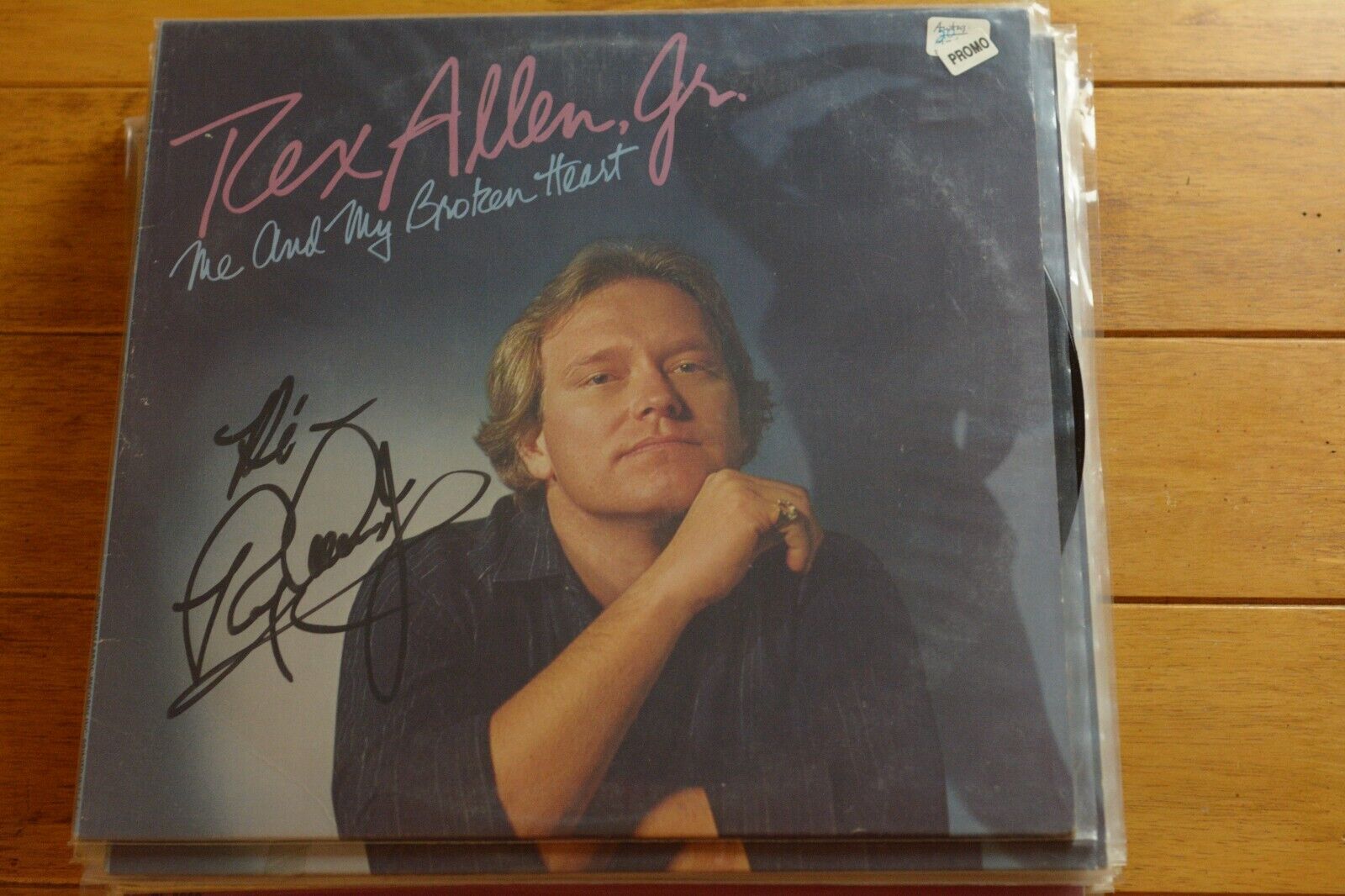 REX ALLEN JR "ME AND MY BROKEN HEART" HAND SIGNED AUTO LP PROMO RECORD VG++ [76]
