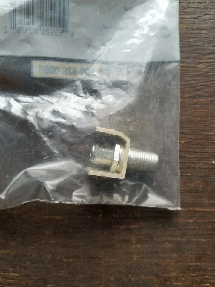 Hubbell Snap In Mini F Off Wht SFFX Foto 2 de 2