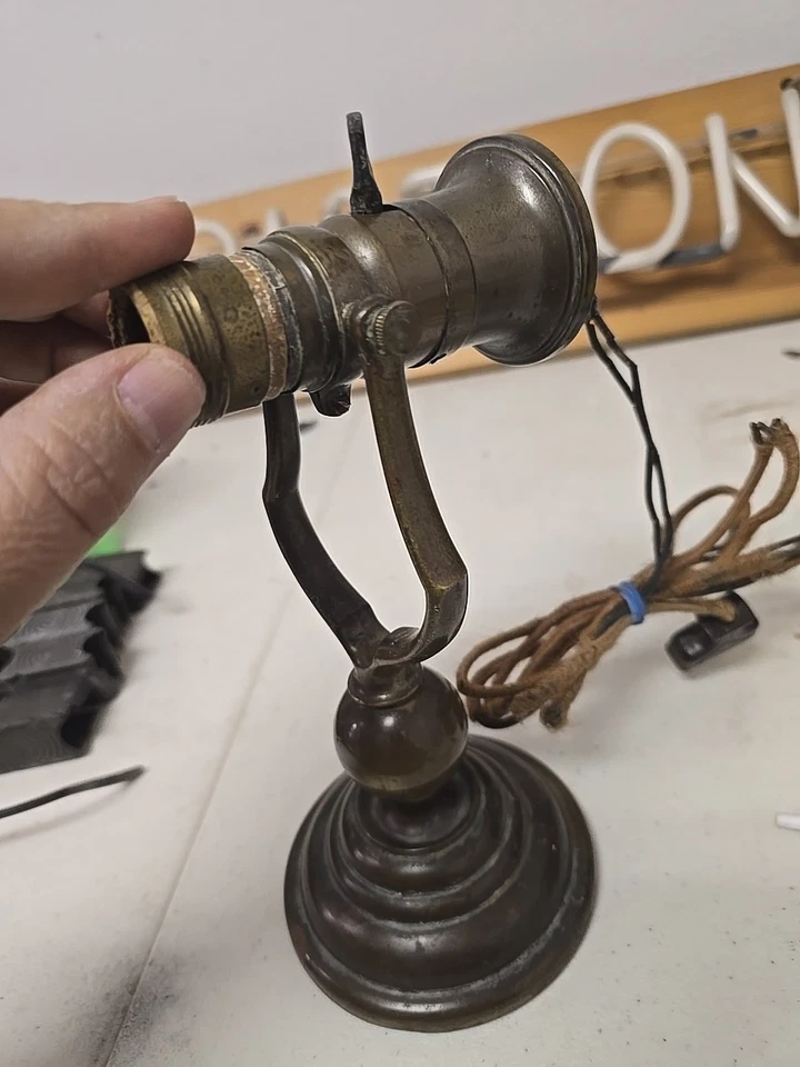 Lámpara cardán antigua de bronce Foto 2 de 4