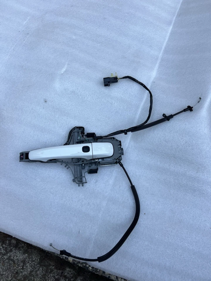 06-13 Volvo C70 Front LEFT  DRIVER Side Exterior Door Handle Trim White Oem Foto 3 de 4