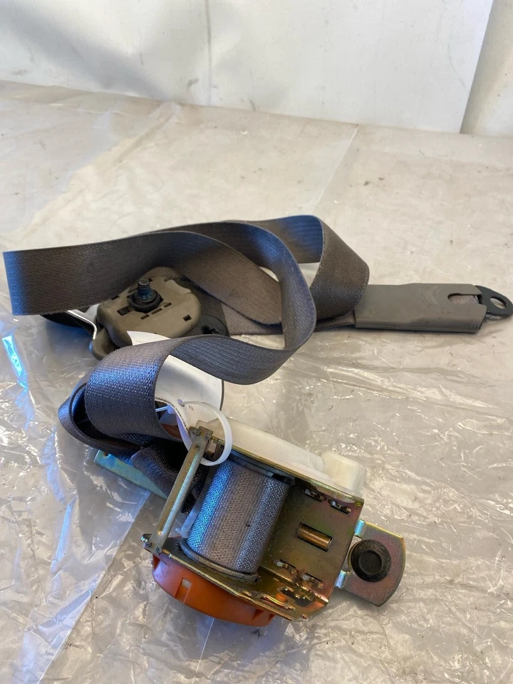 2001 OldsMobile Alero GL передний ремень безопасности натяжитель левая сторона водителя левая - Изображение 4 из 4