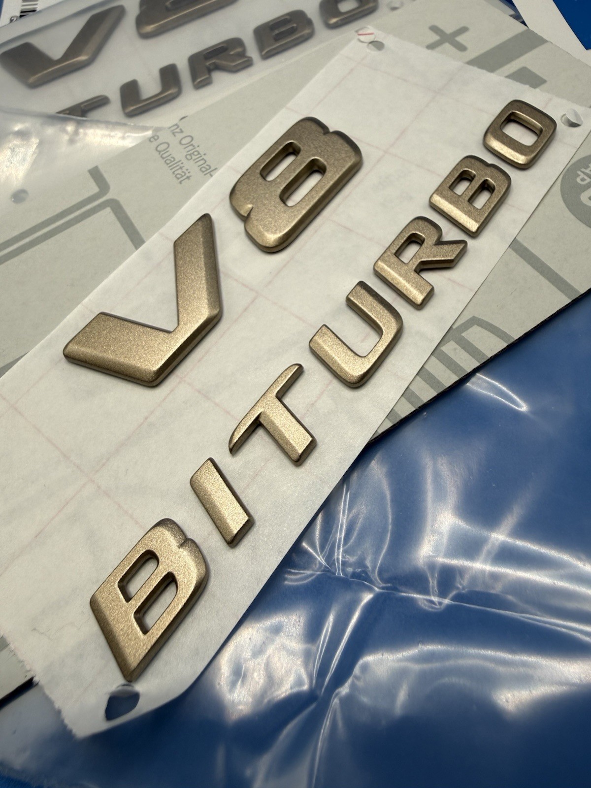 Insigne Mercedes V8 BITURBO couleur OR de remplacement pour flanc de SUV G63 AMG