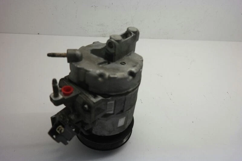 2006-11 Cadillac DTS AC Compressor Without Hot Climate Provisions - Image 4 of 4