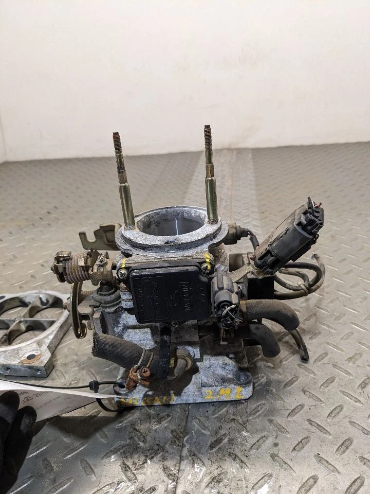 Corpo do acelerador 4 cilindros através de 11/90 compatível com 90-91 Nissan Pickup 1173738 - Imagem 2 de 4