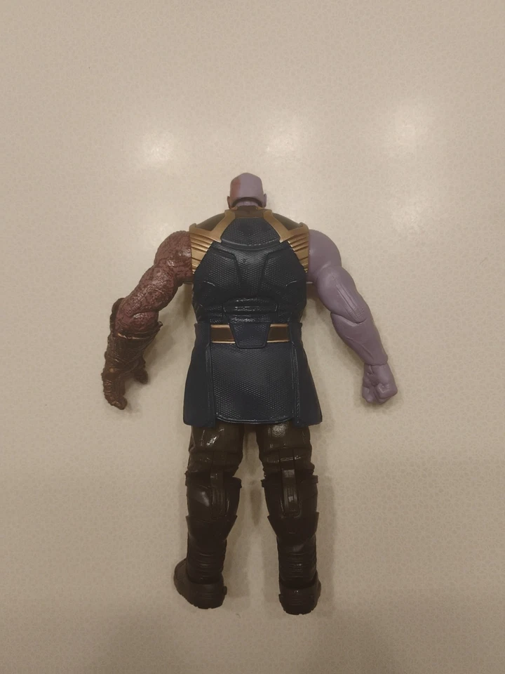 Figura de acción exclusiva de Marvel Legends Avengers Children of Thanos *solo Thanos* Foto 2 de 2
