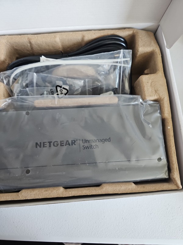 NETGEAR Gs108lp 8-port Gigabit Ethernet Poe Unmanaged Switch