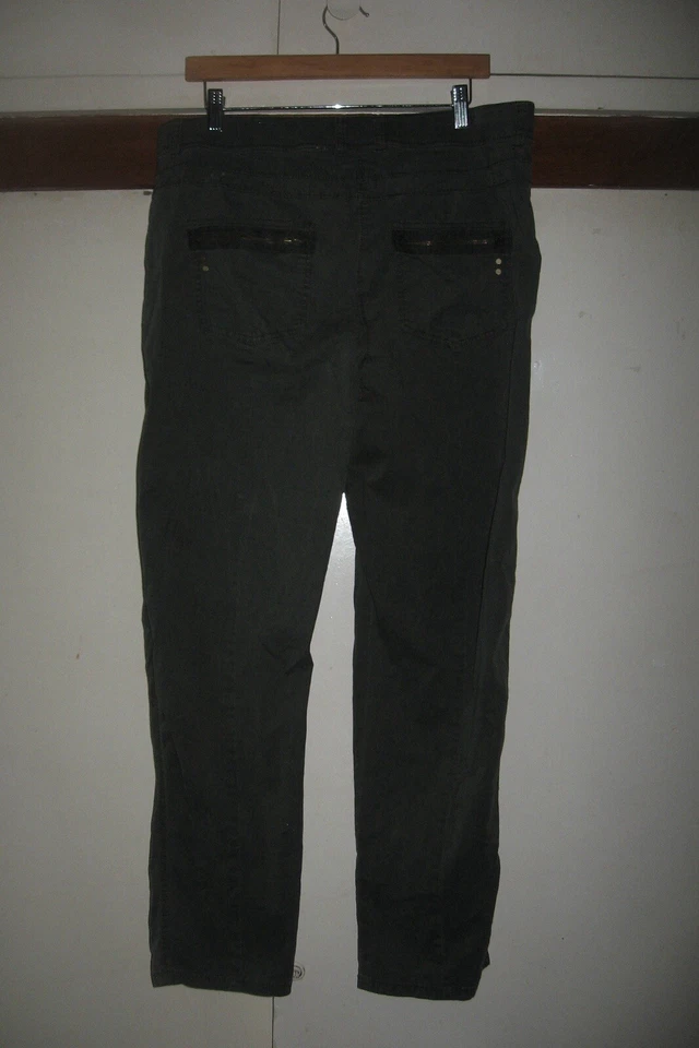 Pantalones al tobillo Chico’s verde militar talla 2 Foto 4 de 4