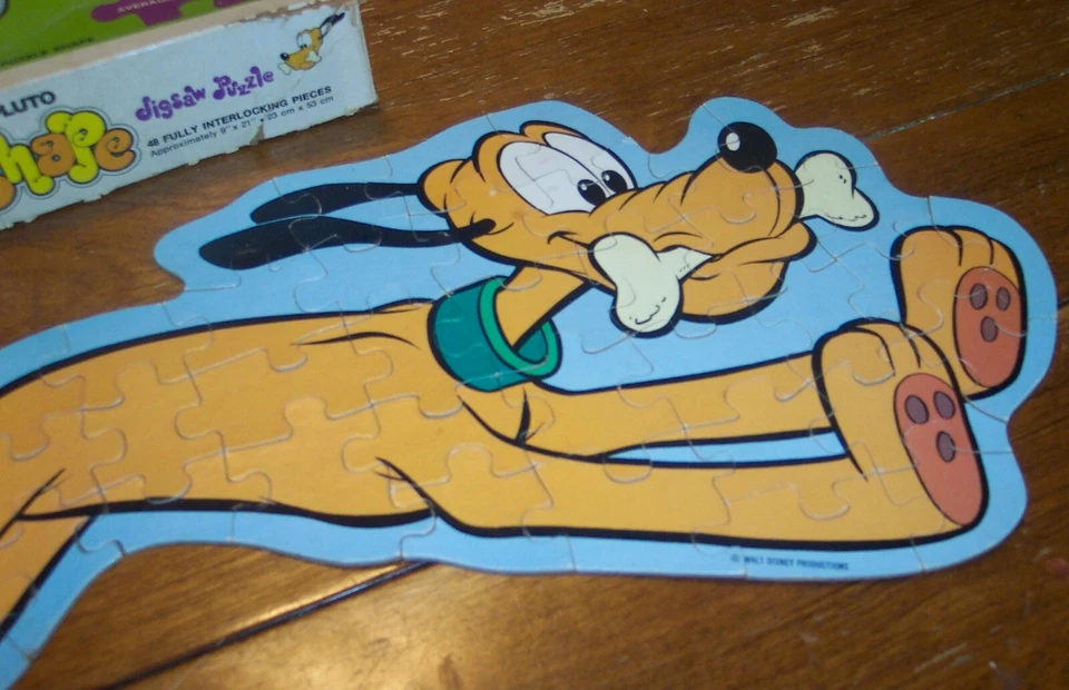 VINTAGE Whitman Walt Disney PLUTO DOG SHAPED FLOOR PUZZLE 48 Giant Pieces - Image 3 of 4