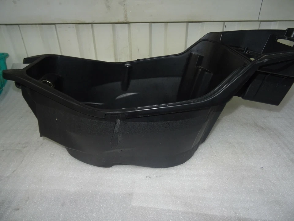 A1. Compartimento de almacenamiento para casco Peugeot Speedfight 3 LC RS Foto 2 de 4