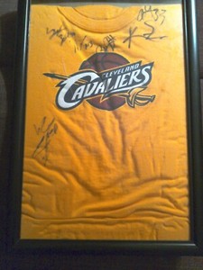 Rare SALE! Kyrie Irving 2012-13 Cavaliers auto T-shirt w/ Zeller, Scott, Gee + 2