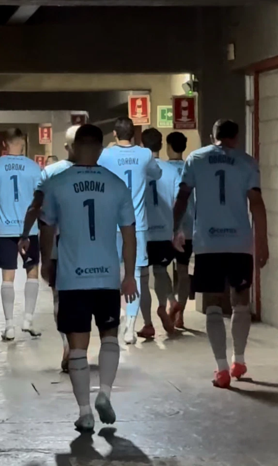 Camiseta Cruz Azul Jesús Corona Oficial Pirma 2025 - 2026 Retiro Homenaje Portero Foto 3 de 4