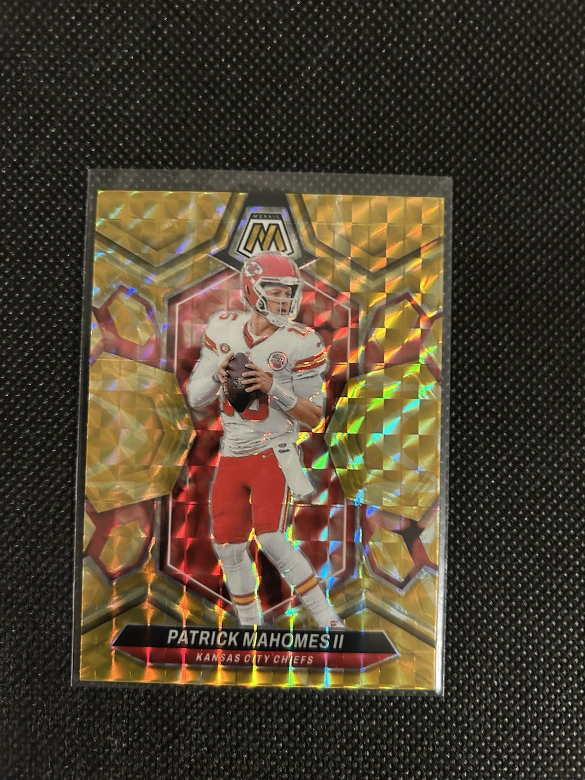 2024 Panini Mosaic - Patrick Mahomes II #106 Reactive Yellow Mosaic Prizm
