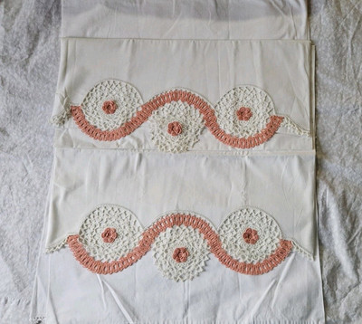 VTG TUBING LINEN PILLOWCASES ELABORATE SALMON CROCHECTED INSERT EDGING QUEEN SZ