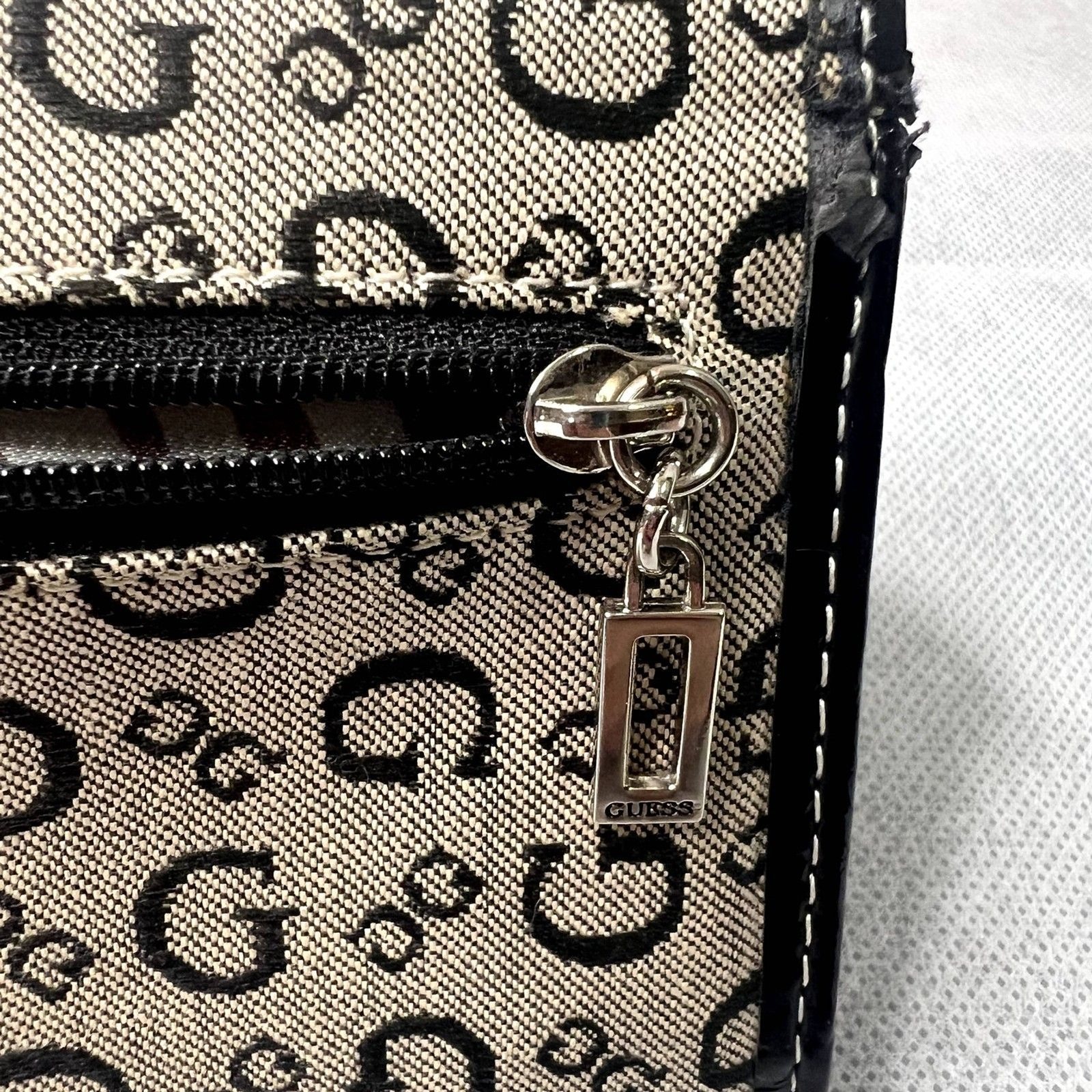 Guess Logo Wallet Trifold Basic Neutral - image 6