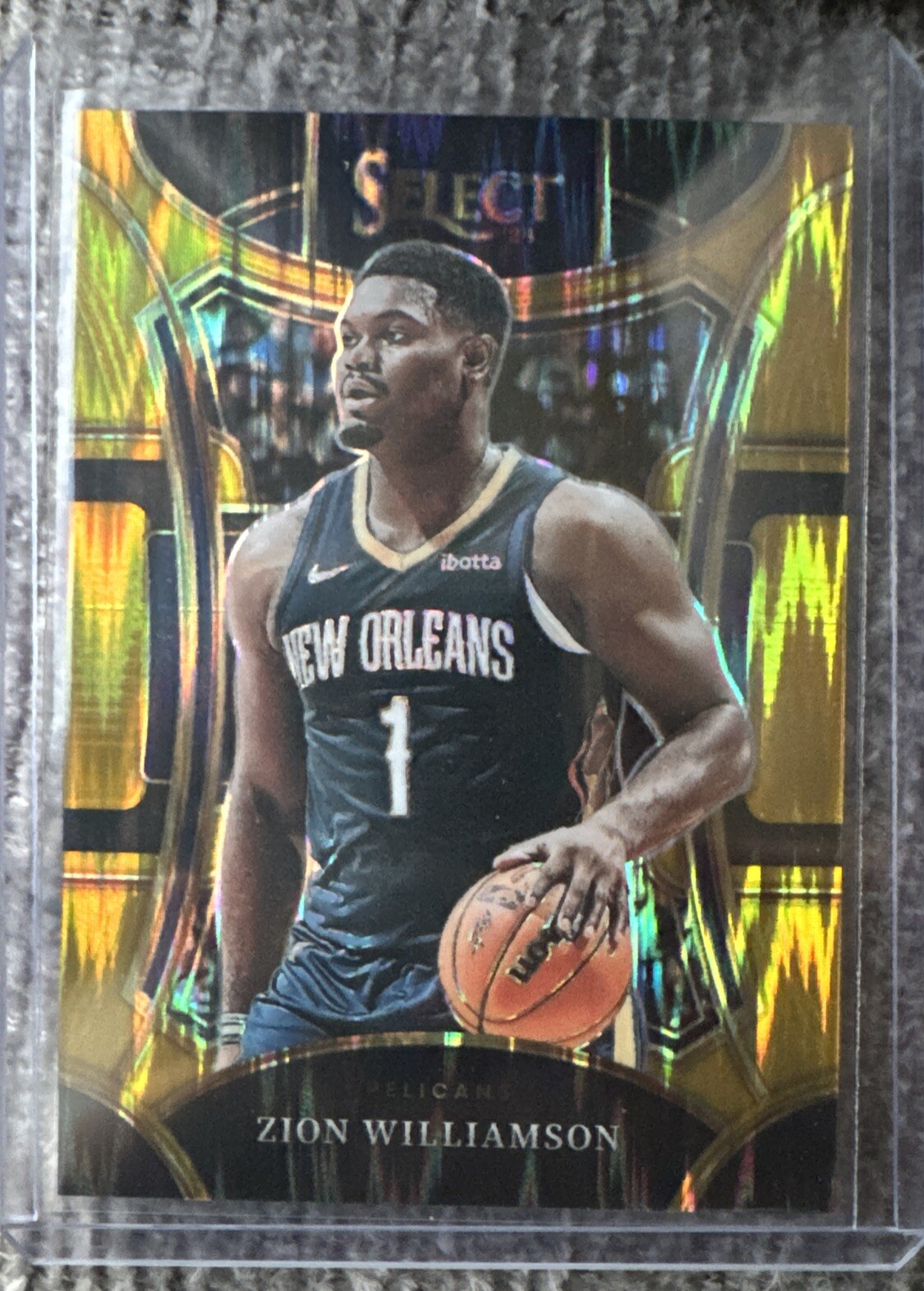 2023-24 Panini Select - Mezzanine Level Gold Prizm #365 Zion Williamson 04/10