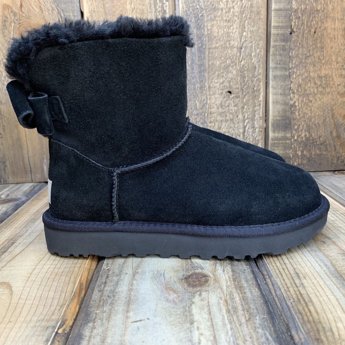 HOT Suede Ugg Bailey Bow Mini Schwarz WOMENS US UGG - Main Image