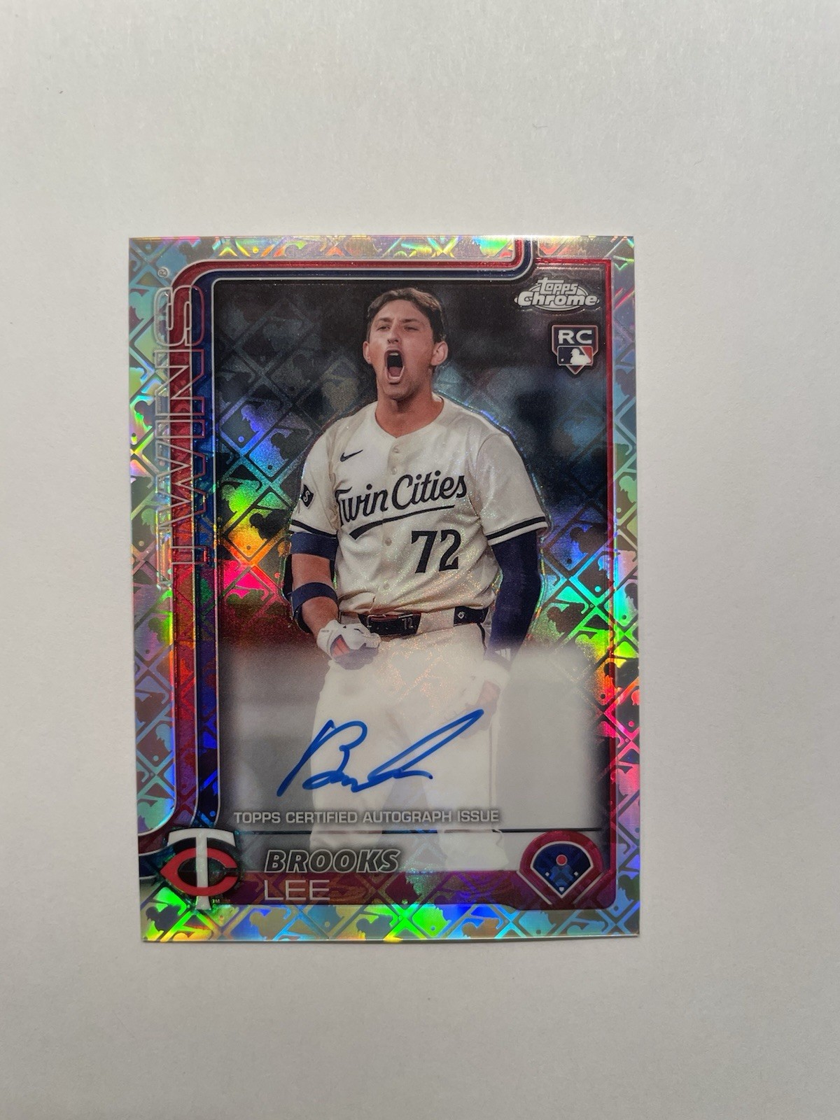 BROOKS LEE -- 2025 TOPPS CHROME LOGOFRACTOR ROOKIE TWINS RC AUTO