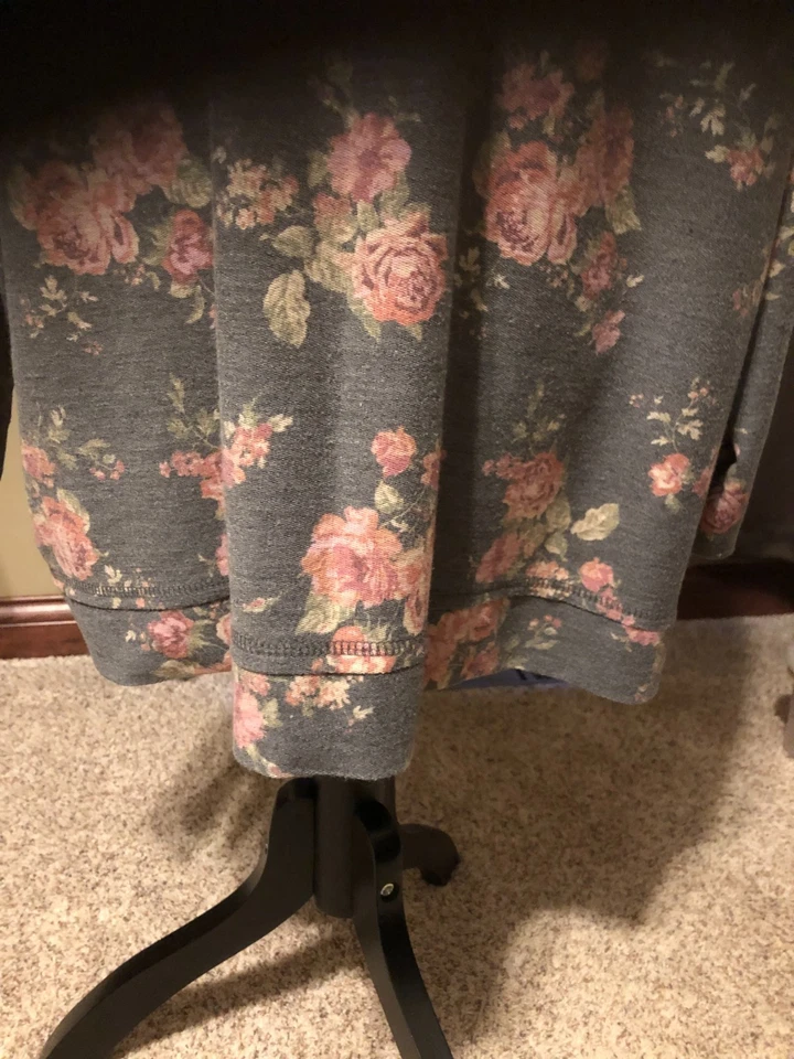 Blusa Maurices 3X Gris Oscuro Rosa Estampado de Flores Manga Larga con Detalle de Rayas Foto 4 de 4