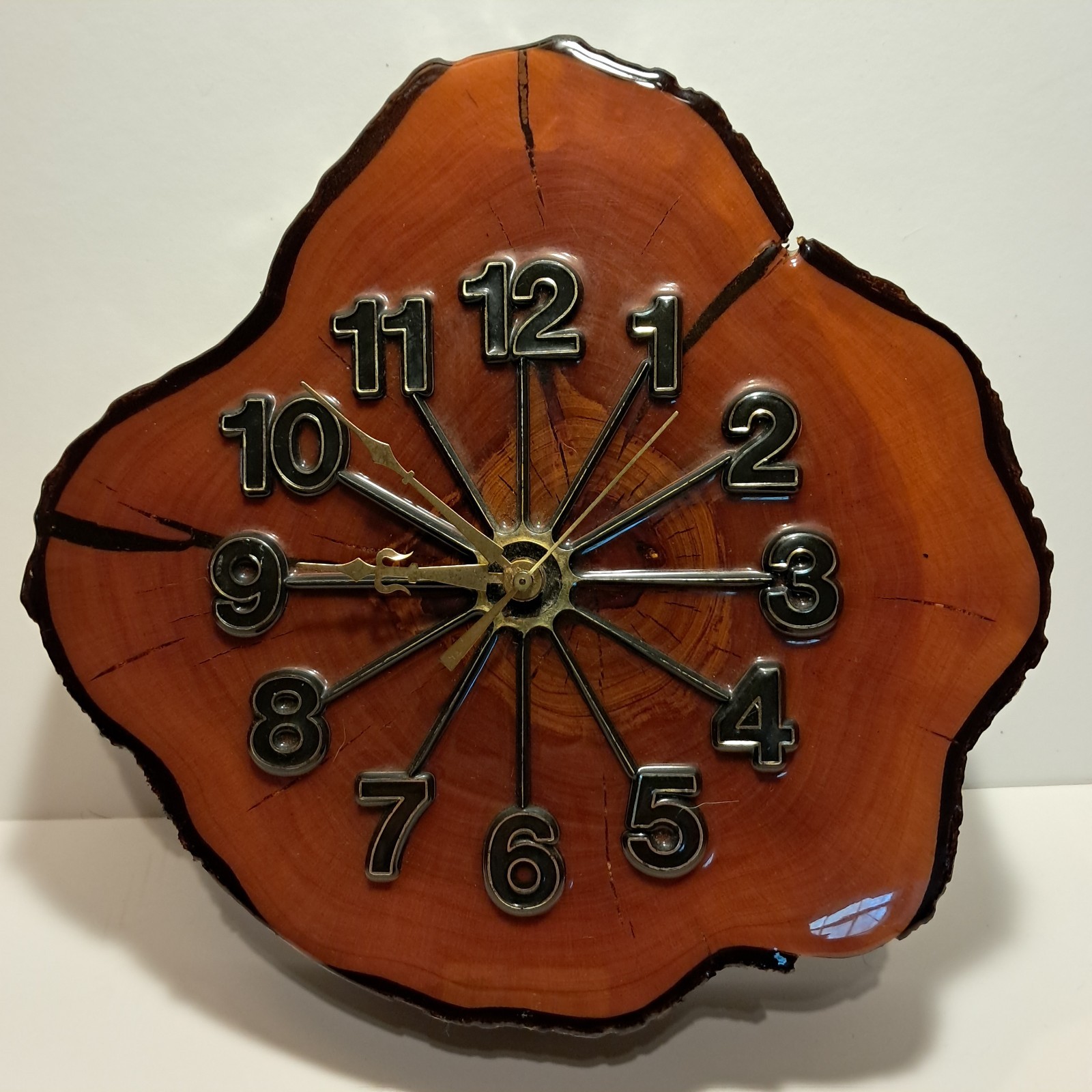 Rustic Cabin Log Clock by the Clock Factory Used Works Fine