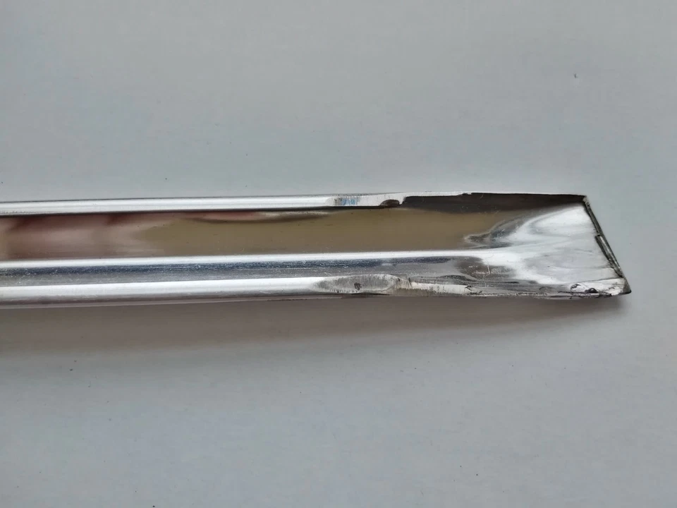 Molduras puerta Fiat 1100 R originales 4 piezas exterior derecha e izquierda Italia. Foto 3 de 4